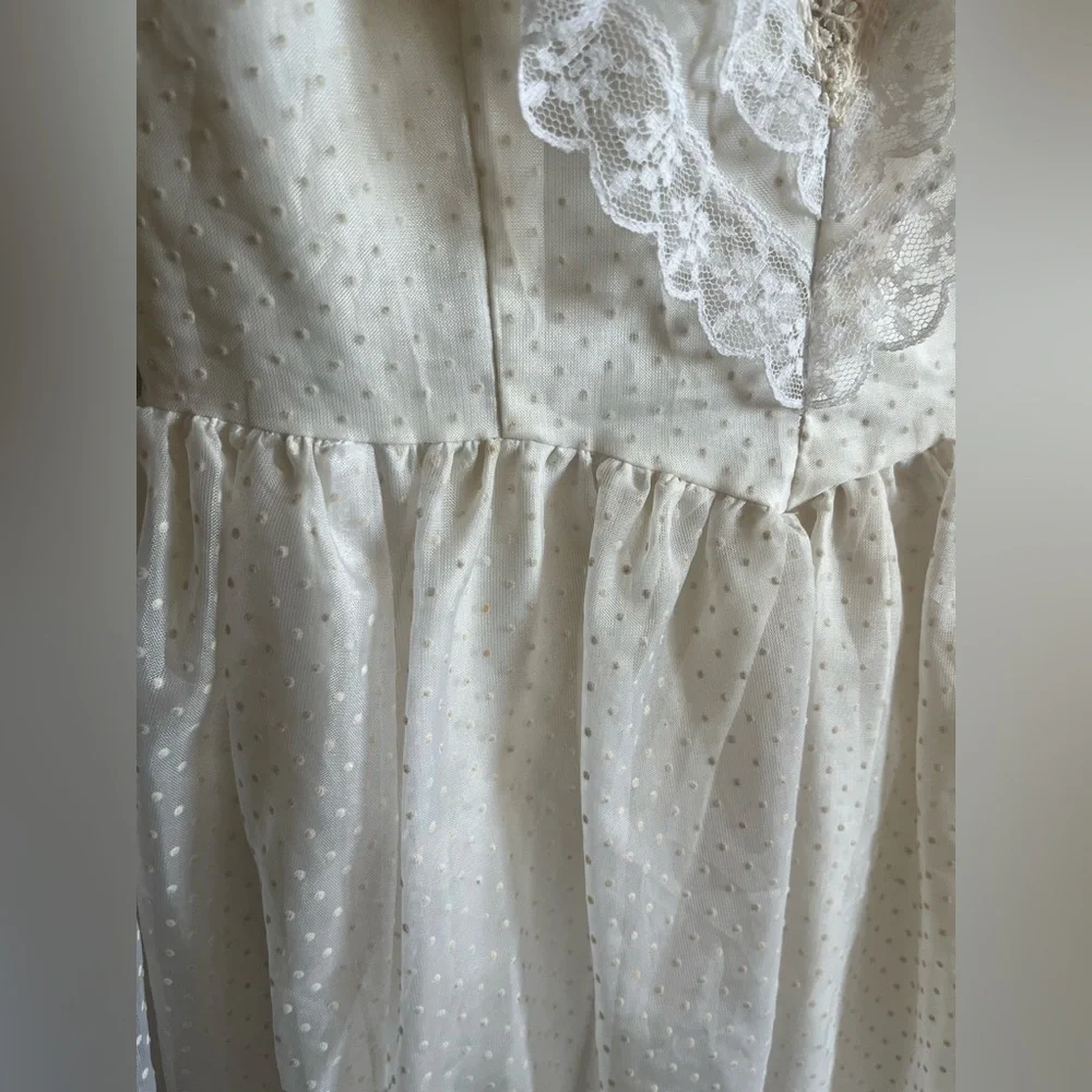 Vintage JCPenney Ivory Lace Wedding Dress - size 7/8 - Picture 6 of 16